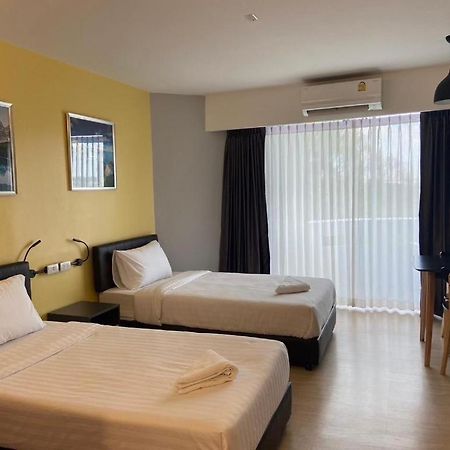 Hotel Dluxx Thammasat Pathum Thani Esterno foto
