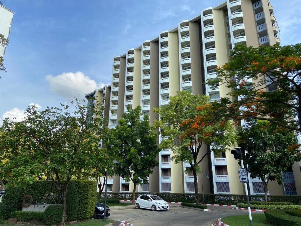 Hotel Dluxx Thammasat Pathum Thani Esterno foto