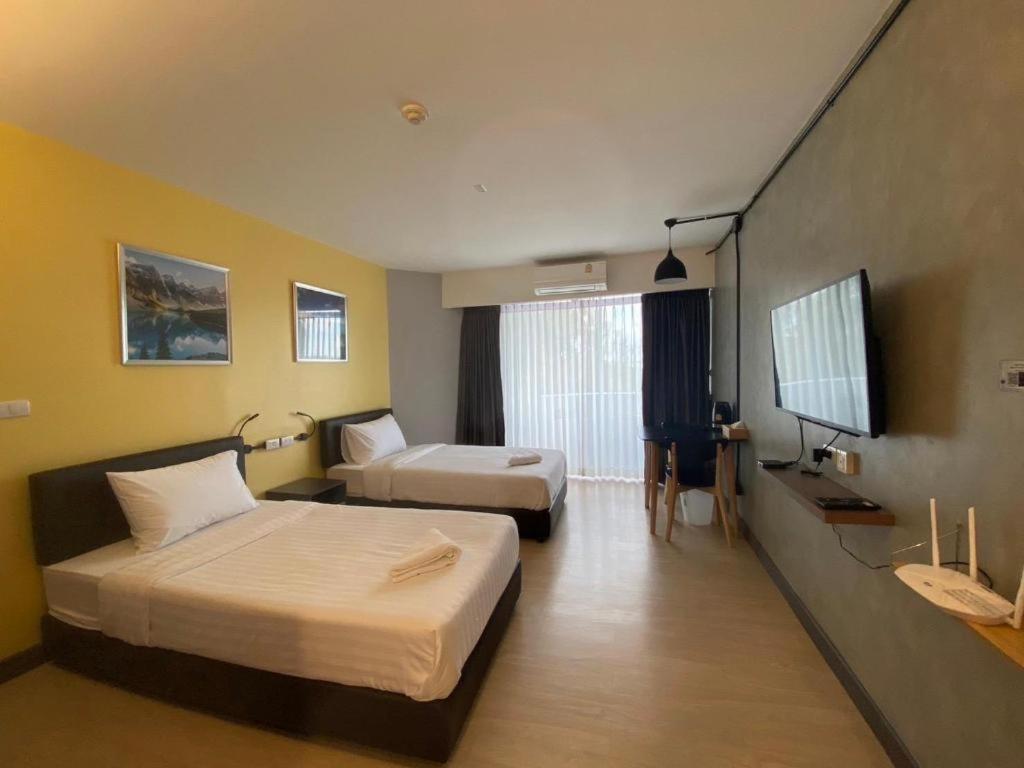 Hotel Dluxx Thammasat Pathum Thani Esterno foto
