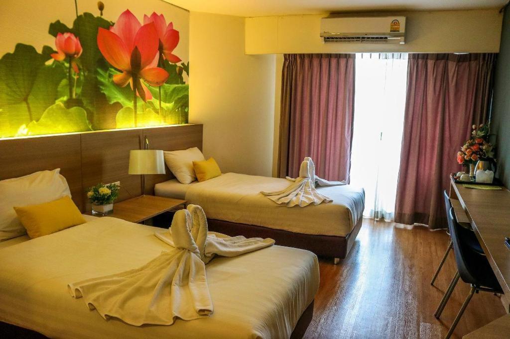 Hotel Dluxx Thammasat Pathum Thani Esterno foto
