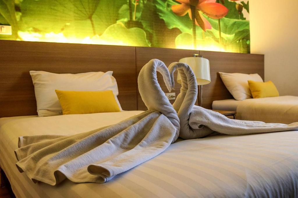 Hotel Dluxx Thammasat Pathum Thani Esterno foto