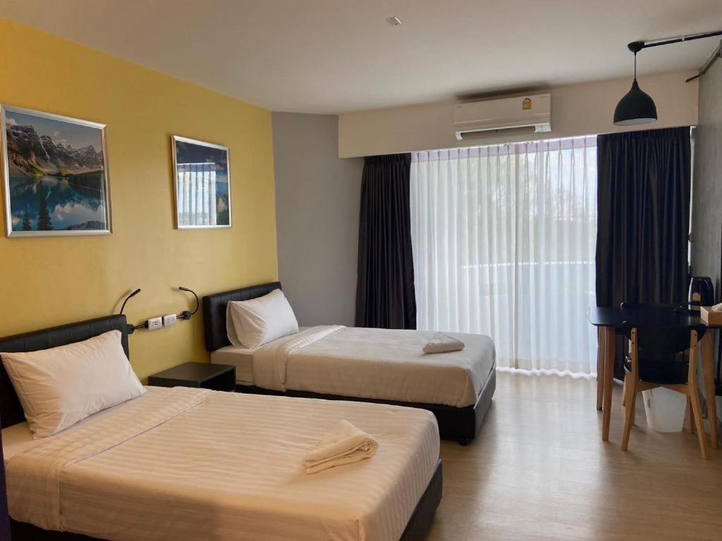 Hotel Dluxx Thammasat Pathum Thani Esterno foto