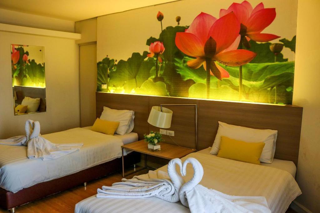 Hotel Dluxx Thammasat Pathum Thani Esterno foto