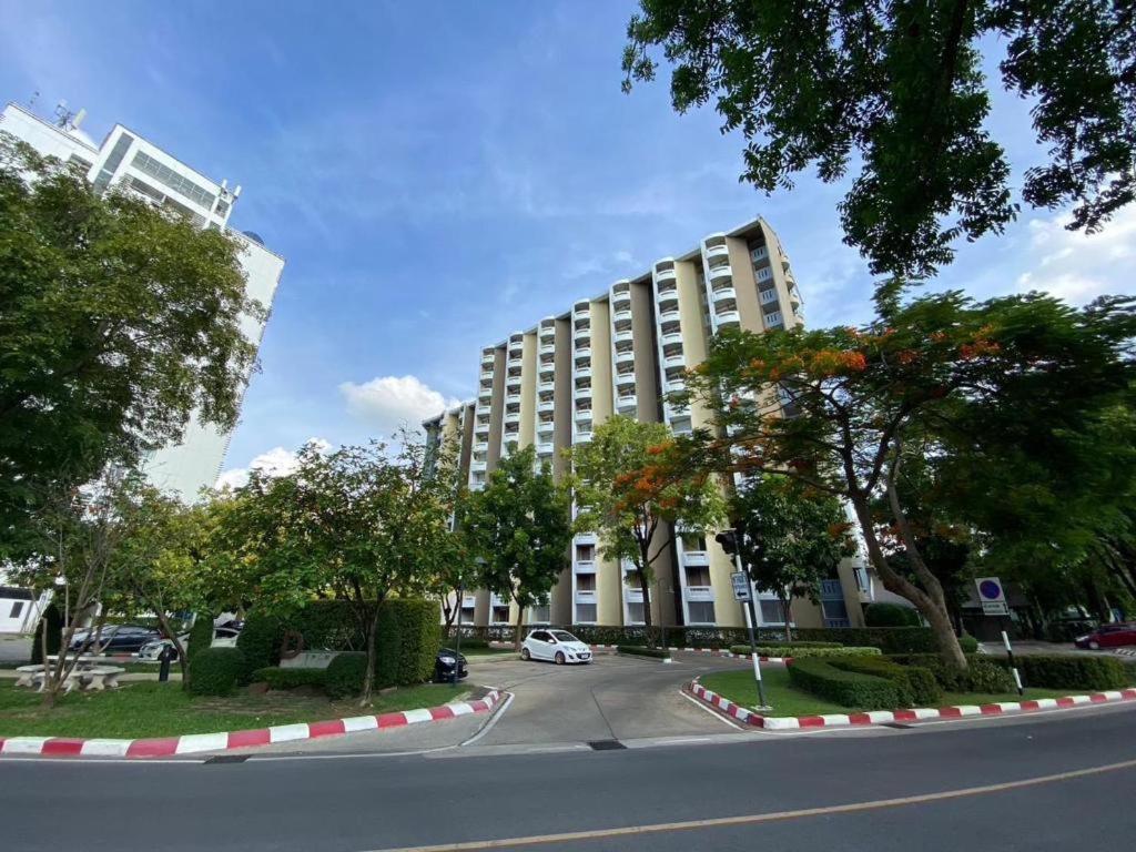 Hotel Dluxx Thammasat Pathum Thani Esterno foto
