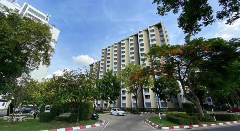 Hotel Dluxx Thammasat Pathum Thani Esterno foto