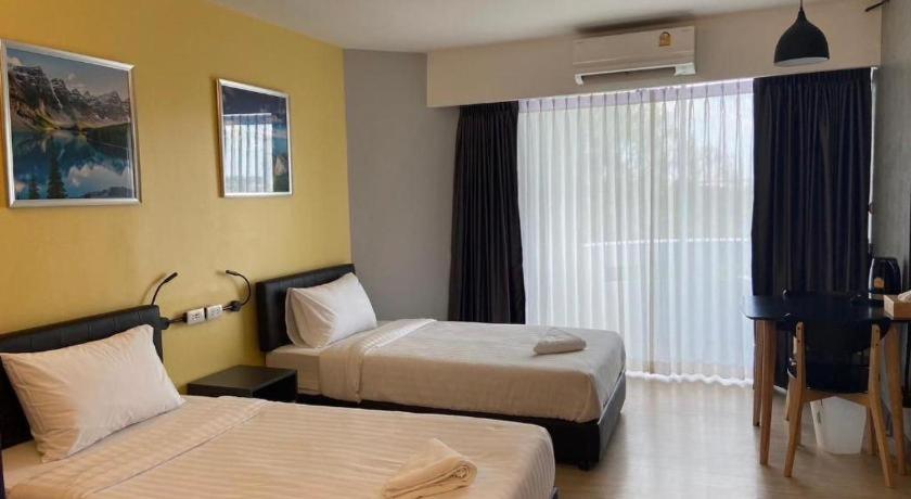 Hotel Dluxx Thammasat Pathum Thani Esterno foto