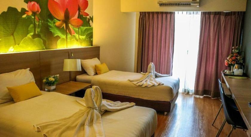 Hotel Dluxx Thammasat Pathum Thani Esterno foto