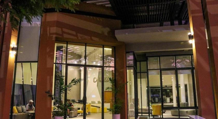 Hotel Dluxx Thammasat Pathum Thani Esterno foto