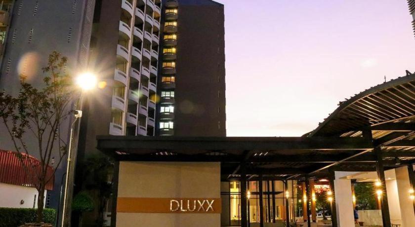 Hotel Dluxx Thammasat Pathum Thani Esterno foto