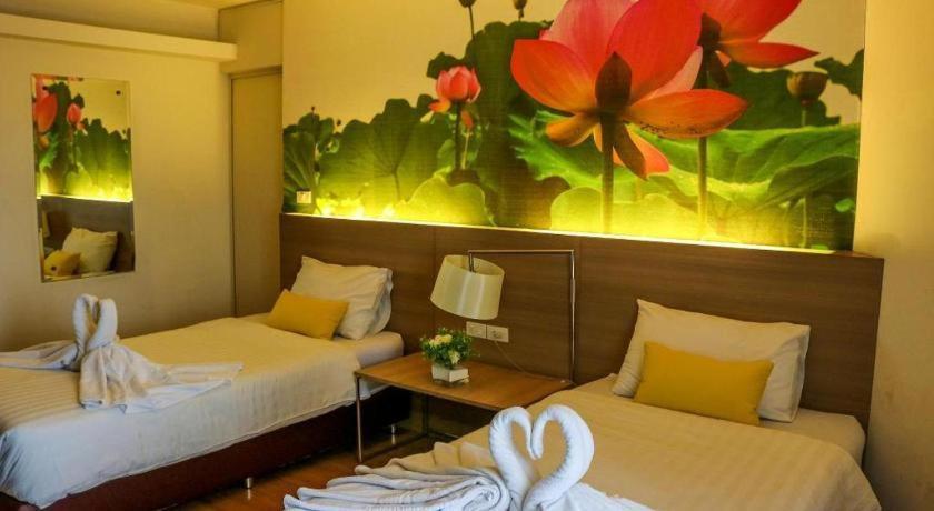 Hotel Dluxx Thammasat Pathum Thani Esterno foto